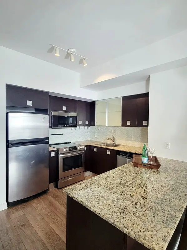 33 Charles ST E #2706, Toronto C08, ON M4Y 0A2