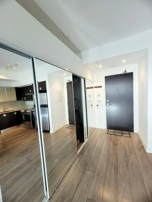 33 Charles ST E #2706, Toronto C08, ON M4Y 0A2