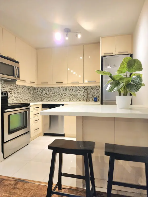 60 Montclair AVE #208, Toronto C03, ON M5P 1P7