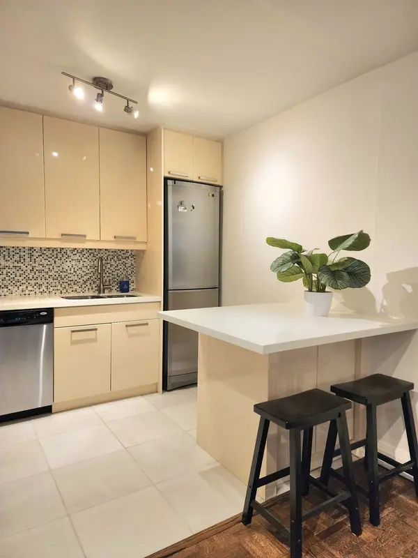 60 Montclair AVE #208, Toronto C03, ON M5P 1P7