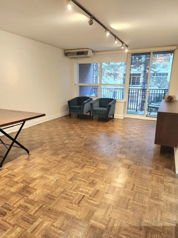 60 Montclair AVE #208, Toronto C03, ON M5P 1P7