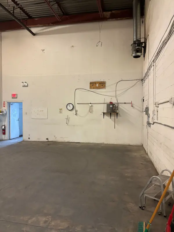 1610 McEwen DR #6, Whitby, ON L1N 8V6