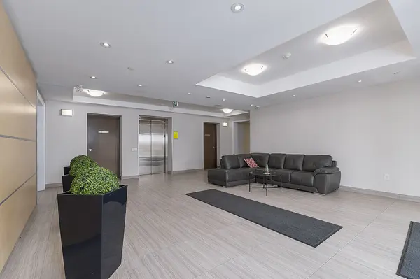 80 Aspen Springs DR #210, Clarington, ON L1C 0V4