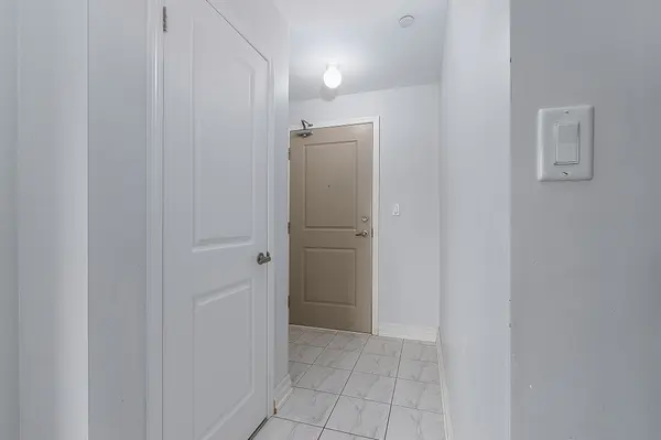 80 Aspen Springs DR #210, Clarington, ON L1C 0V4