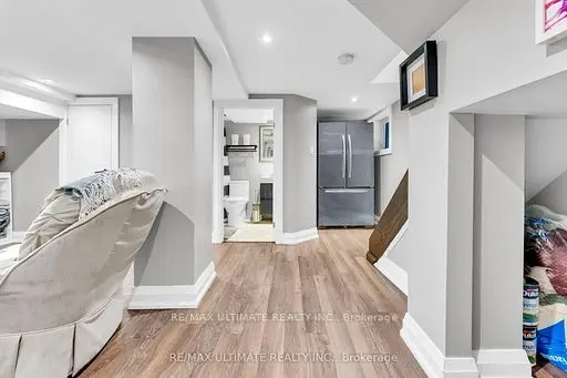 10 Oakdene CRES, Toronto E03, ON M4J 4H9