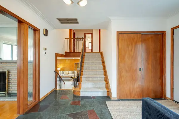 53 Long CRES, Toronto E02, ON M4E 1N8