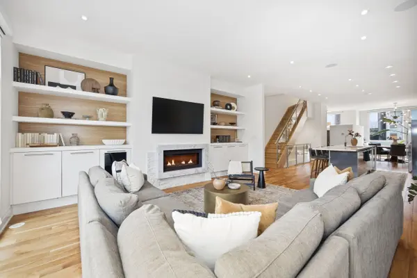 17 Vince AVE, Toronto E02, ON M4L 0A6