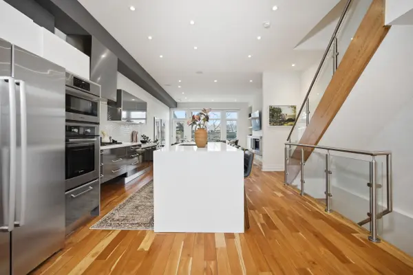 17 Vince AVE, Toronto E02, ON M4L 0A6