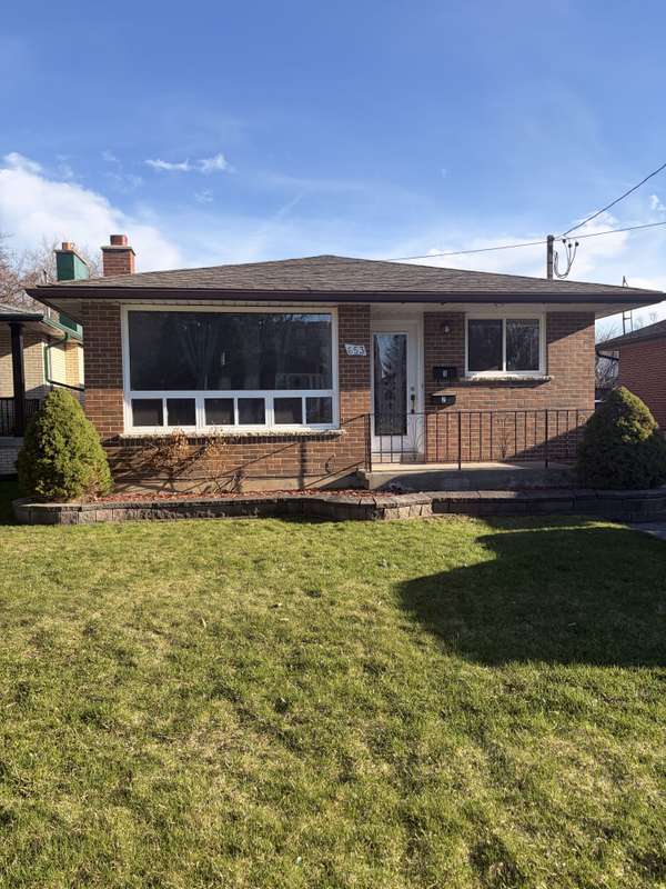 653 Athol ST E #Main, Oshawa, ON L1H 1M2