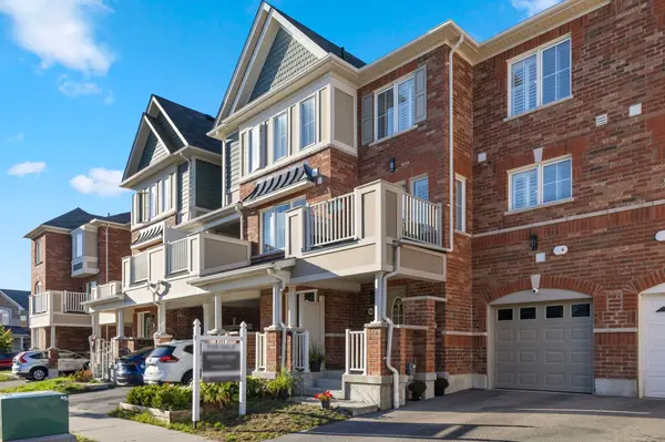 1058 Clipper LN, Pickering, ON L1X 0E9