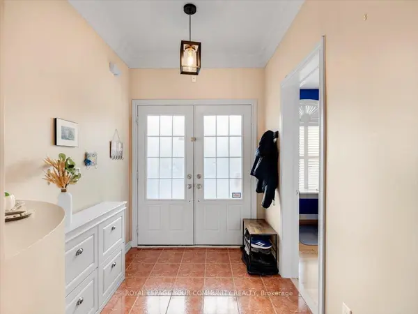 9 Heaney CT, Aurora, ON L4G 0J7