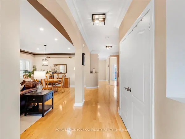 9 Heaney CT, Aurora, ON L4G 0J7