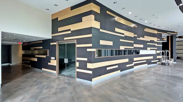 273 SOUTH PARK RD #718, Markham, ON L3T 0B5