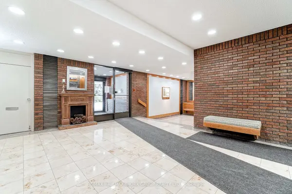 50 Baif BLVD #112, Richmond Hill, ON L4C 5L1