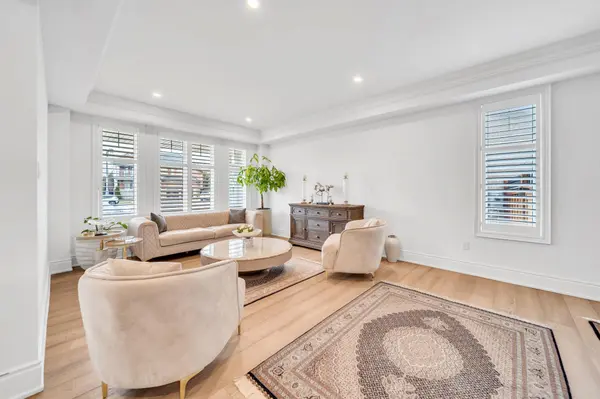 17 Roderick CT, Richmond Hill, ON L4E 0B4