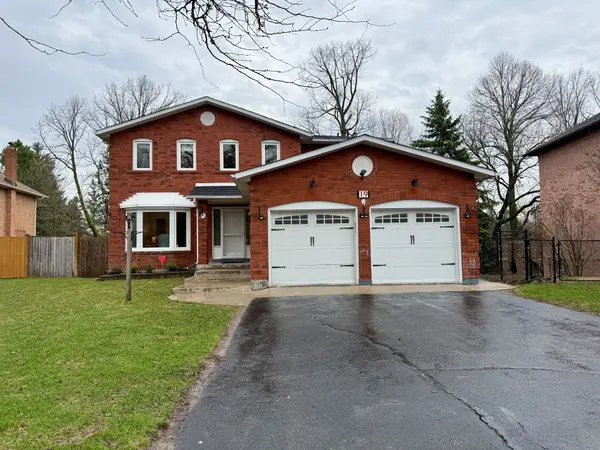 19 Lacey CT W, Aurora, ON L4G 5G3