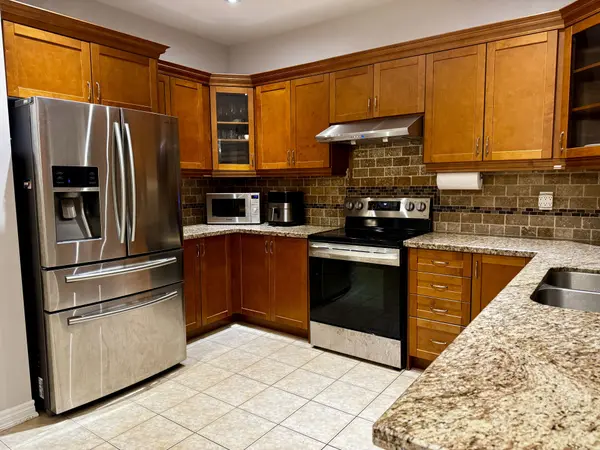 35 Cosford ST, Aurora, ON L4G 0J5