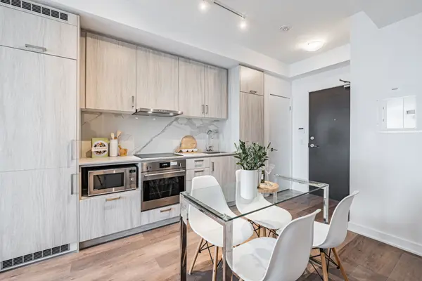 60 Honeycrisp CRES #1101, Vaughan, ON L4K 0N5