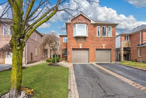 441 Heddle CRES, Newmarket, ON L3X 2J4