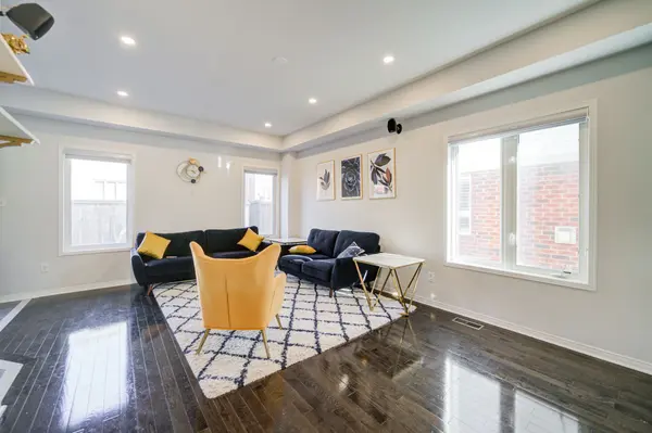 406 Reeves Way BLVD, Whitchurch-stouffville, ON L4A 0H3