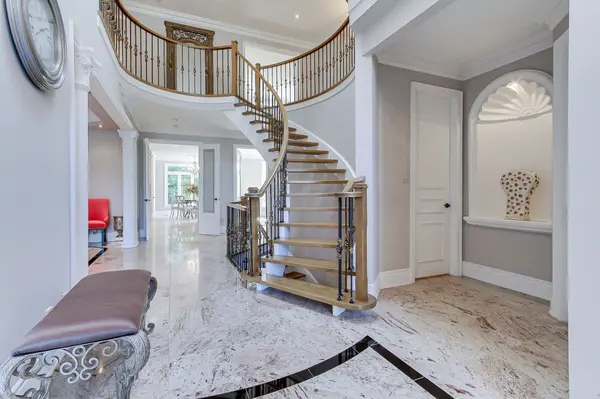 185 King High DR, Vaughan, ON L4J 3N3