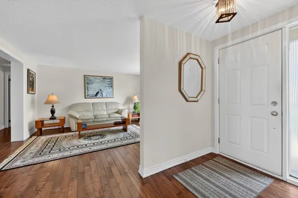 105 Tecumseth Pines DR, New Tecumseth, ON L0G 1W0