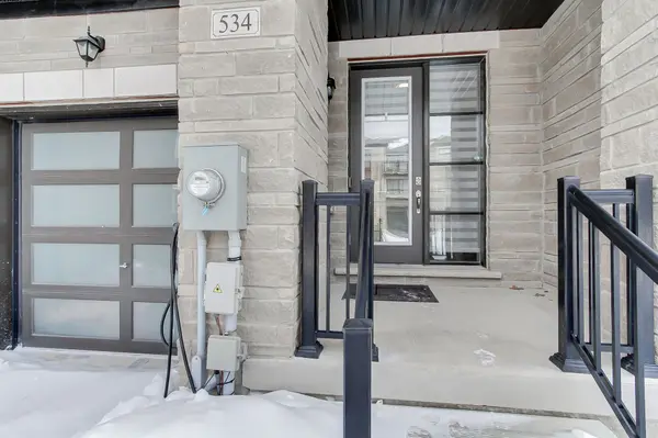 534 New England CT, Newmarket, ON L3X 0M6