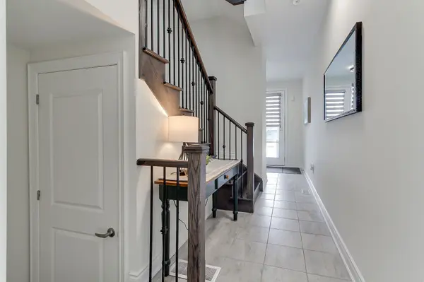 534 New England CT, Newmarket, ON L3X 0M6