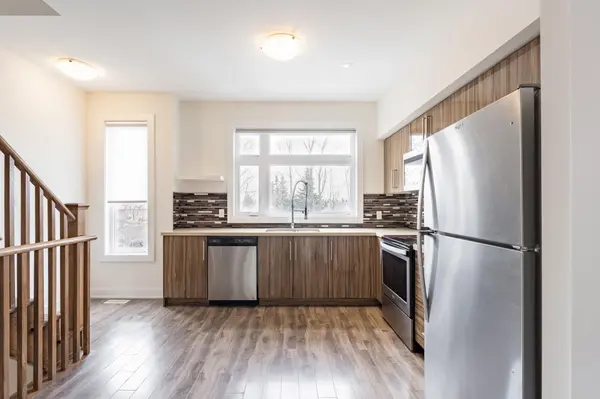 540 Essa RD #52, Barrie, ON L4N 9E5