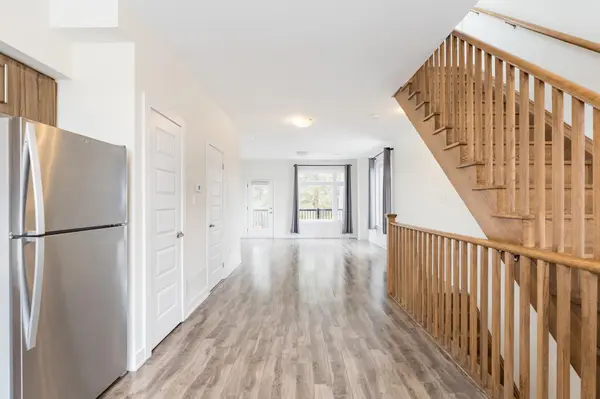 540 Essa RD #52, Barrie, ON L4N 9E5