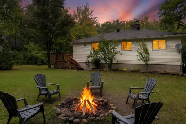 34 Staglir DR, Tiny, ON L9M 0H2