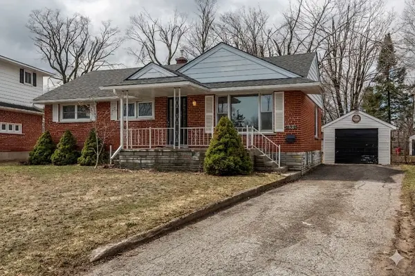 32 Dalton CRES N, Orillia, ON L3V 5J5