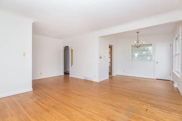 32 Dalton CRES N, Orillia, ON L3V 5J5