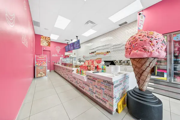 380 Dundas ST E #D9, Oakville, ON L6H 6Z9