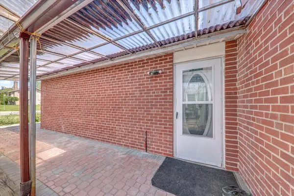 18 De Marco BLVD, Toronto W04, ON M6L 2W1