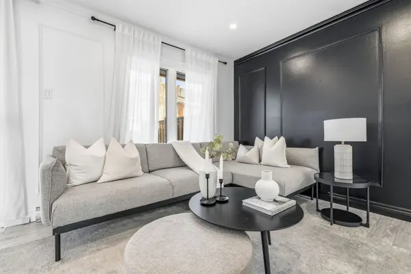 1270 Gainsborough DR #9, Oakville, ON L6H 2L2