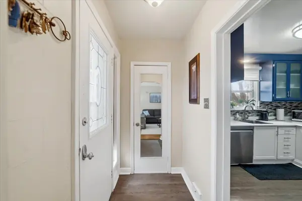 1568 Asgard DR, Mississauga, ON L5E 2B8