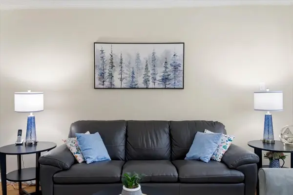 1568 Asgard DR, Mississauga, ON L5E 2B8