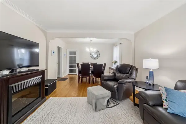 1568 Asgard DR, Mississauga, ON L5E 2B8