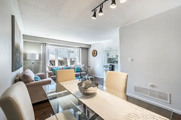 53 Sweetwood CIR, Brampton, ON L7A 2X7