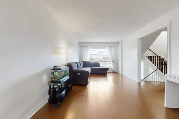 3025 Cedarglen Gate #75, Mississauga, ON L5C 2V7
