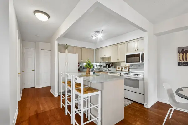 32 Tannery ST #405, Mississauga, ON L5M 6T6