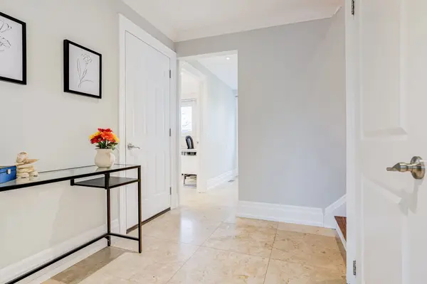 2590 Bromsgrove RD, Mississauga, ON L5J 1M2