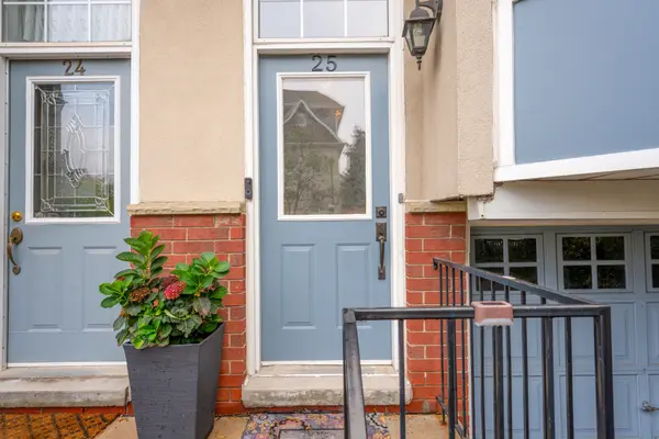 840 Dundas ST W #25, Mississauga, ON L5C 1C2