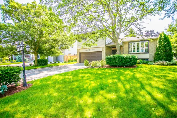 2422 Ventura DR, Oakville, ON L6L 2H4