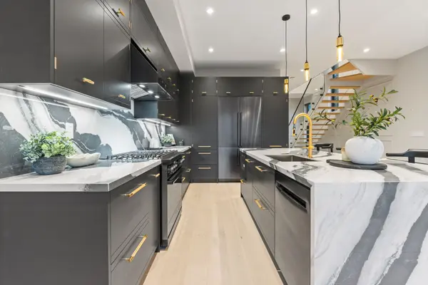 1090 Ella AVE, Mississauga, ON L5E 1H5