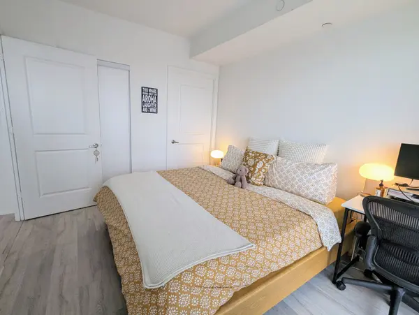 4699 Glen Erin DR #408, Mississauga, ON L5N 3L3