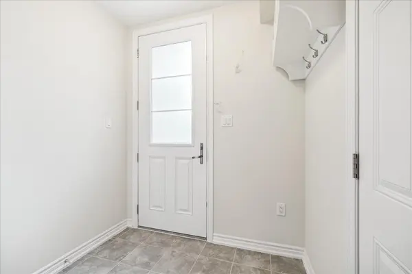 2096 FAIRMONT Common, Burlington, ON L7P 0V8