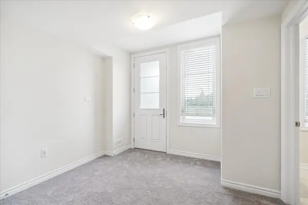 2096 FAIRMONT Common, Burlington, ON L7P 0V8