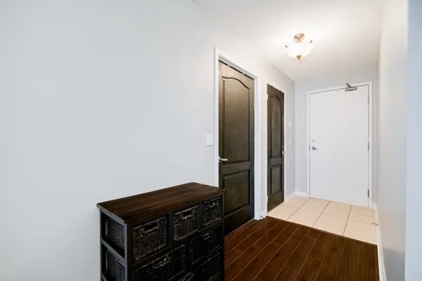 4 Elsinore PATH #1101, Toronto W06, ON M8V 4G7